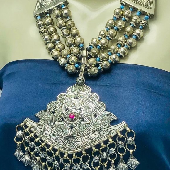 Vintage Beaded Necklace With PendantStatement Necklace - Picture 4 of 7